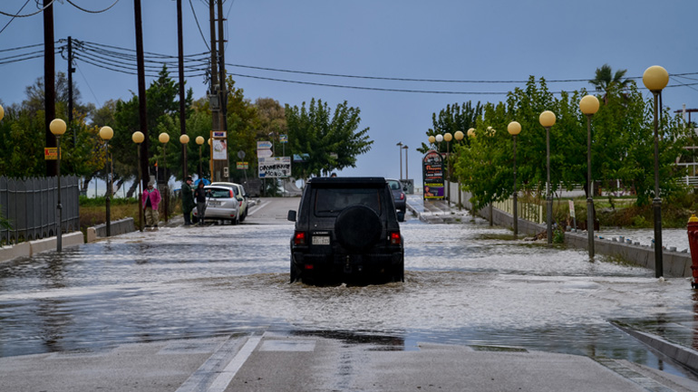 Θεσσαλονίκη: Διακοπές κυκλοφορίας λόγω συσσώρευσης υδάτων