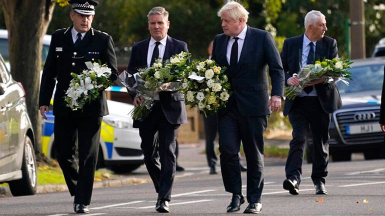 Βρετανία: Ο Τζόνσον επισκέφθηκε την εκκλησία όπου δολοφονήθηκε ο βουλευτής Ντέιβιντ Έιμες