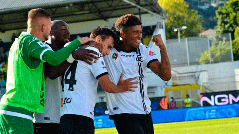 Πολύτιμο «τρίποντο» με ανατροπή η Σπέτσια, 2-1 τη Σαλερνιτάνα