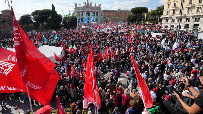Ρώμη: Μεγάλη αντιφασιστική συγκέντρωση των συνδικάτων