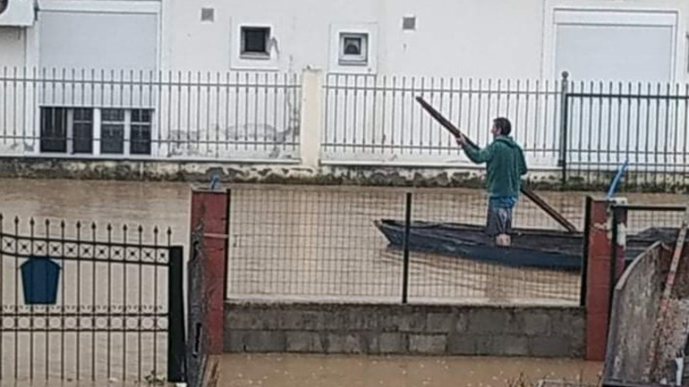 Πλημμυρικά φαινόμενα και κατολισθήσεις προκάλεσε το κύμα κακοκαιρίας σε Αγρίνιο και Μεσολόγγι