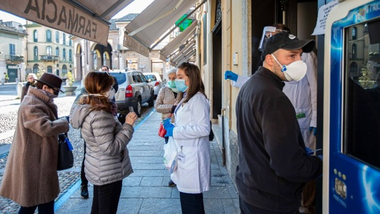 Ιταλία: Μάγοι με πιστοποιητικό εμβολιασμού στις φάτνες της Νάπολης