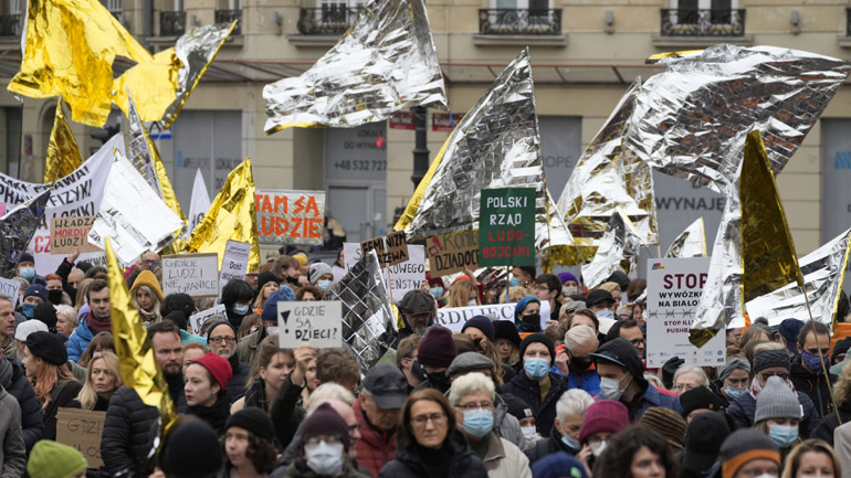 Πολωνία: Διαδηλώσεις κατά της επαναπροώθησης μεταναστών στα σύνορα με τη Λευκορωσία
