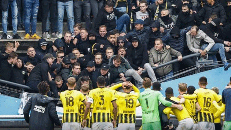 Κατέρρευσε η κερκίδα στο Ναϊμέγκεν-Φίτεσε!