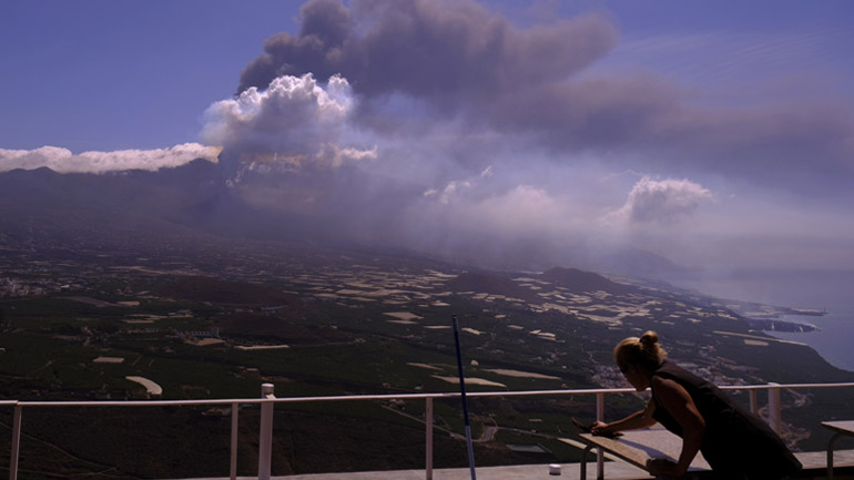 Ισπανία: Καθηλωμένα τα αεροσκάφη στη Λα Πάλμα λόγω της ηφαιστειακής τέφρας