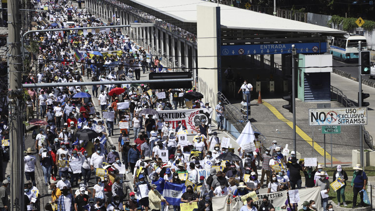 Ελ Σαλβαδόρ: Χιλιάδες διαδηλωτές εναντίον του προέδρου Μπουκέλε