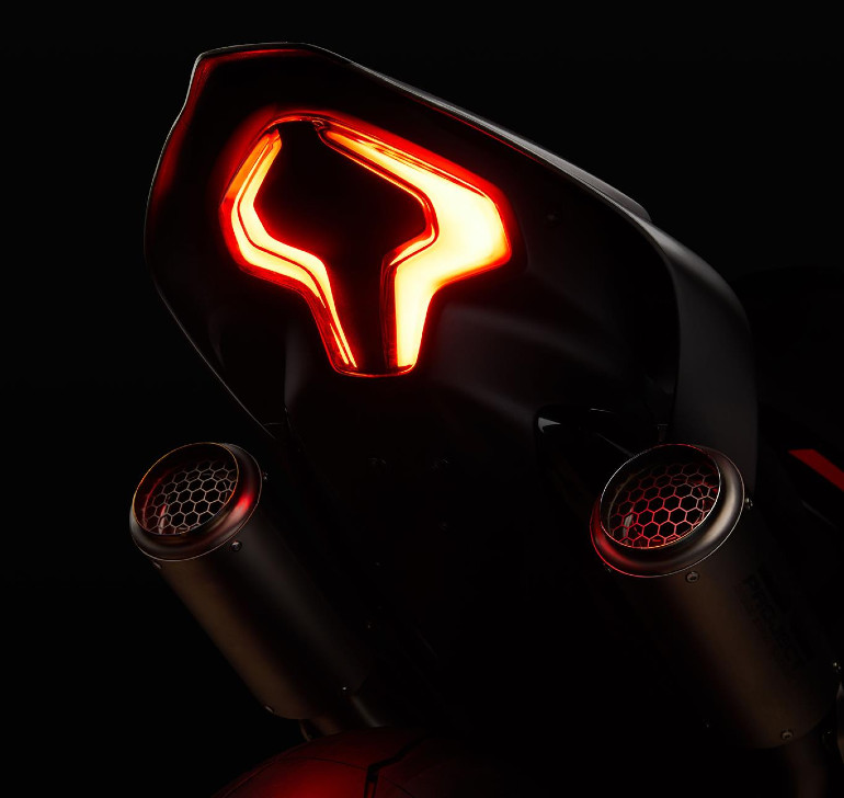 Ουρά στο... Θεό και εξατμίσεις της SC Project βγαλμένες από το MotoGP!