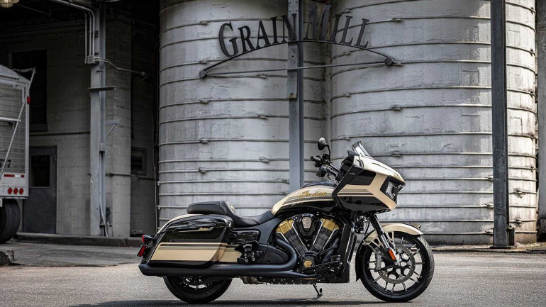 Το χρώμα προέρχεται από το σιτάρι σίκαλης με το οποίο δημιουργείται το διάσημο ποτό.