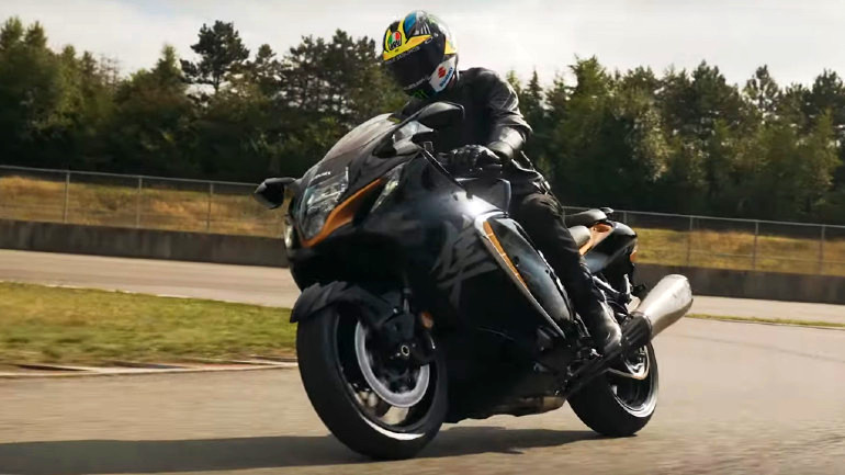 Οι αναβάτες της Suzuki MotoGP οδηγούν τη νέα Hayabusa