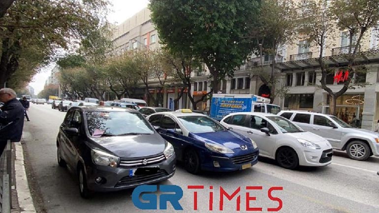 Θεσσαλονίκη: Παράτησε το αυτοκίνητο στη λεωφορειολωρίδα της Τσιμισκή