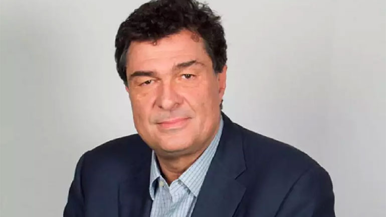 «Ένα σκοτεινό δωμάτιο 1967-1974» – Το καινούργιο βιβλίο του Αλέξη Παπαχελά