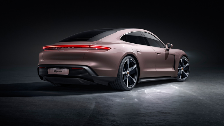 Οι πωλήσεις της ηλεκτρικής Taycan ήταν περισσότερες από εκείνες της 911