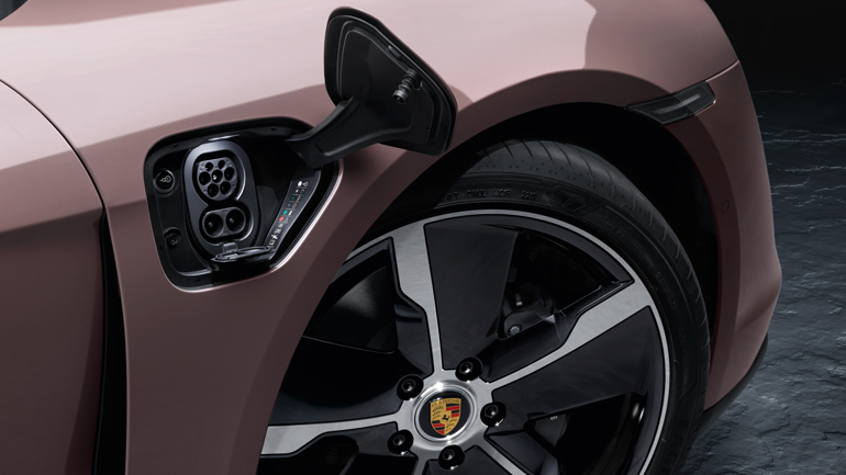  Η Taycan είναι αμιγώς ηλεκτρική και όπως φάνηκε, πολλά υποσχόμενη