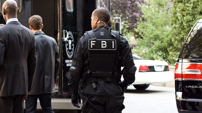 Ουάσινγκτον: Εισβολή του FBI στο σπίτι του Ρώσου ολιγάρχη Ντεριπάσκα