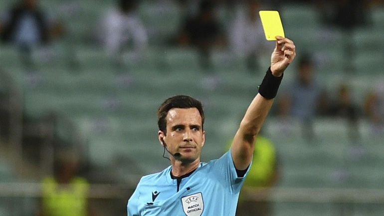 Ο Τιάγκο Μαρτίνς, διαιτητής στο παιχνίδι του Ολυμπιακού με την Άιντραχτ