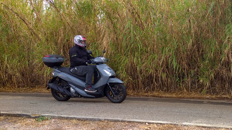 Ευέλικτο, άνετο και με μεγάλα περιθώρια πρόσφυσης θα κάνει ευχάριστο κάθε σου χιλιόμετρο.