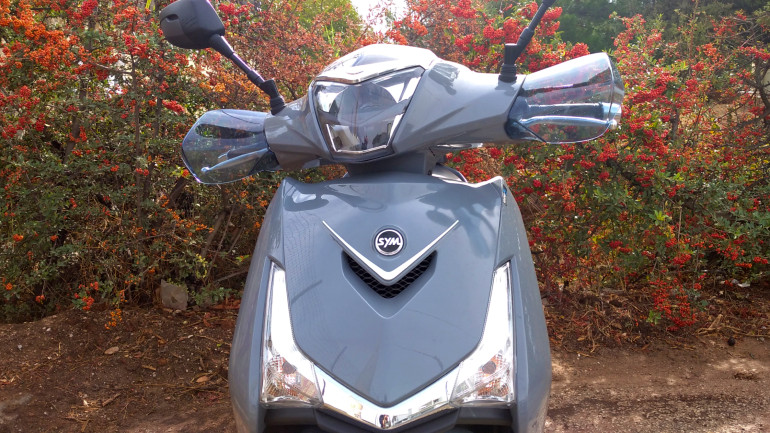 LED φωτιστικά σώματα με φώτα ημέρας DRL.