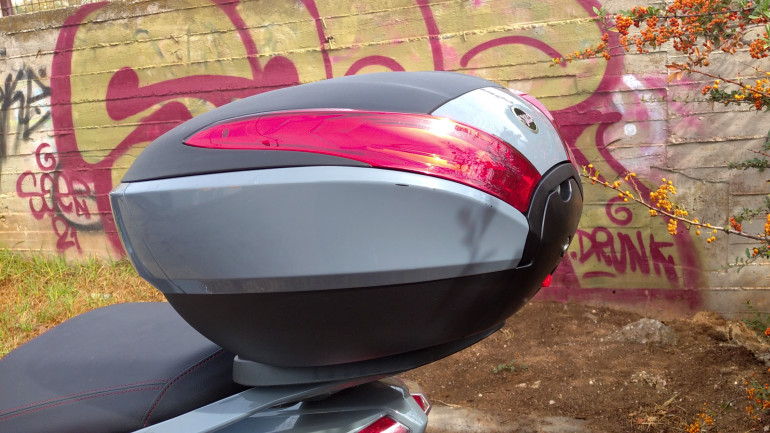 Το Top Case των 40 λίτρων είναι διαθέσιμο σε τρομερή προσφορά από τη SYM.