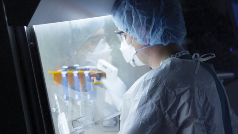 Ανθρώπινη Ιατρική: To βιβλίο που διερευνά τον ρόλο της επιστήμης, της ηθικής και των ανθρωπιστικών σπουδών