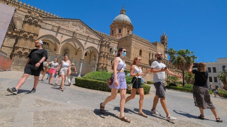 Ιταλία: Σχεδόν 2.700 περιστατικά Covid-19 σε 24 ώρες