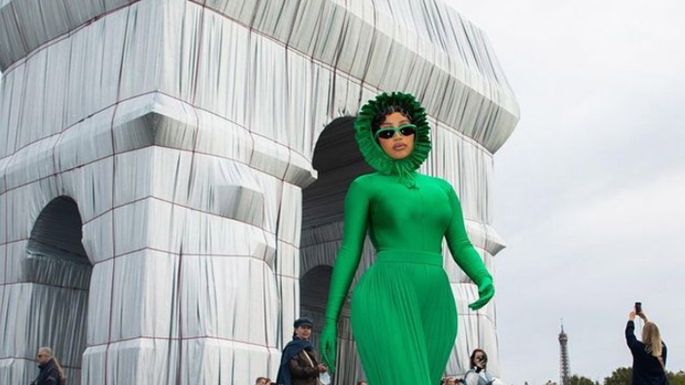 Η Cardi B εξηγεί γιατί σταμάτησε να συζητά πολιτικά θέματα