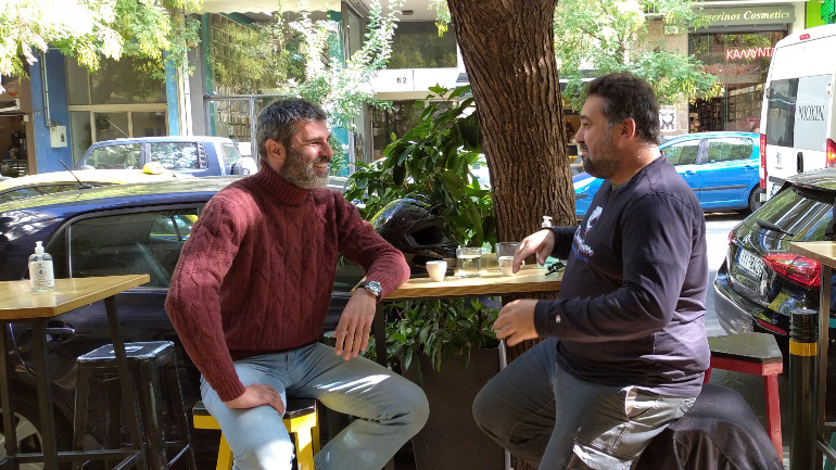 Αυτήν την περίοδο ζει στο Παγκράτι όπου και βρεθήκαμε για "τον καλύτερο espresso της πόλης".