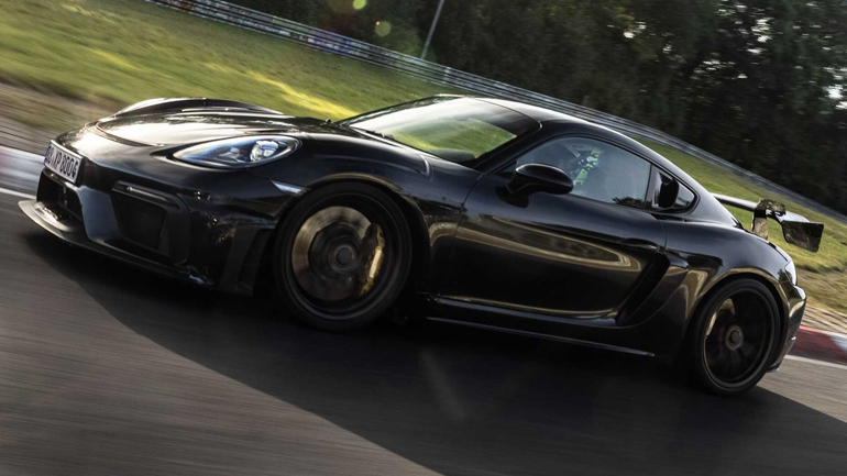 Ένα βήμα πριν από το επίσημο ντεμπούτο της η εκρηκτική Porsche Cayman GT4 RS