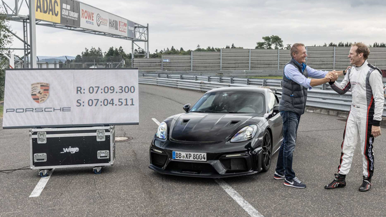 Ο χρόνος της «GT4 RS» στην πίστα, σε σχέση με την «απλή GT4» ήταν καλύτερος κατά 23,6 δευτερόλεπτα 