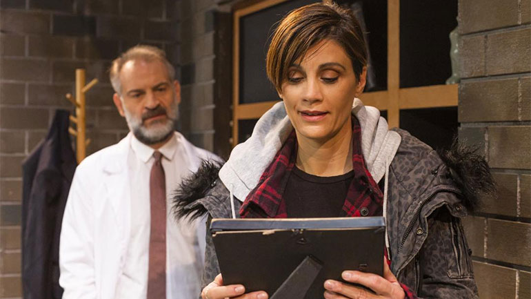 «Good People» με την Άννα Μαρία Παπαχαραλάμπους στο Θέατρο Αποθήκη