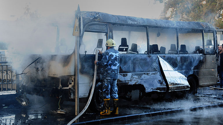 Συρία: 14 νεκροί από έκρηξη βόμβας σε στρατιωτικό λεωφορείο