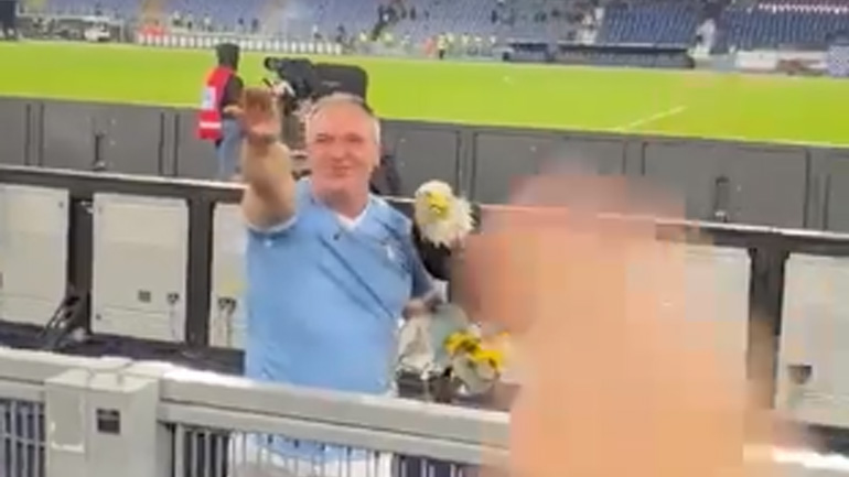 Λάτσιο: Απέλυσε τον εκπαιδευτή του αετού της για ναζιστικό χαιρετισμό