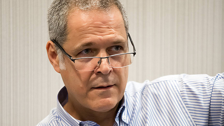 ΣΕ ΕΝΑ ΠΑΡΑΛΛΗΛΟ ΣΥΜΠΑΝ