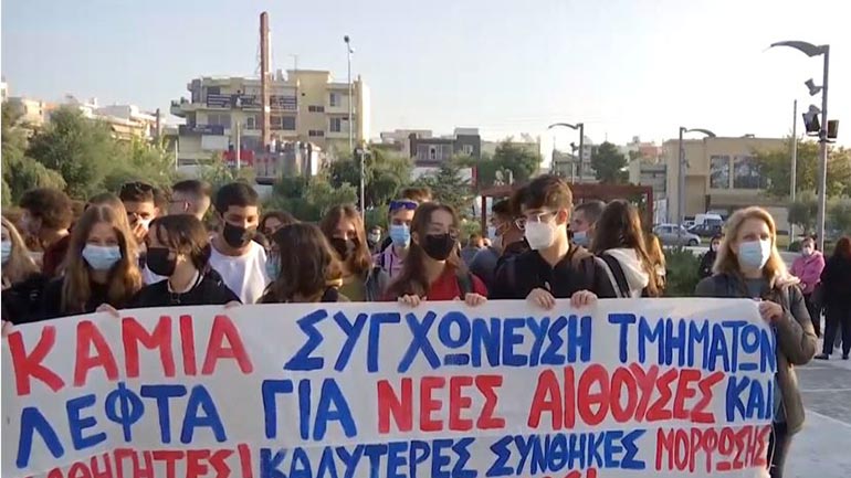 Χαϊδάρι: Διαμαρτυρίες γονέων και εκπαιδευτικών για τις συγχωνεύσεις σχολείων