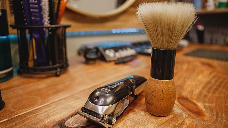 Θεσσαλονίκη: Έκανε μήνυση και αγωγή γιατί δεν ήθελε να κουρευτεί με μάσκα