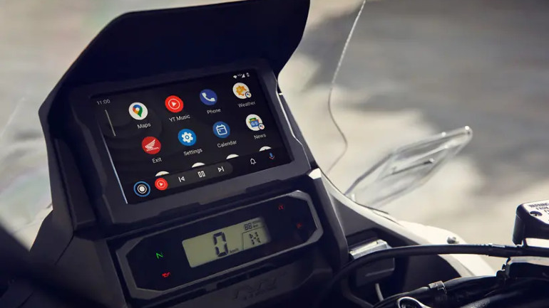 Η συνδεσιμότητα μπορεί να γίνει είτε με Android Auto είτε με Apple Car.