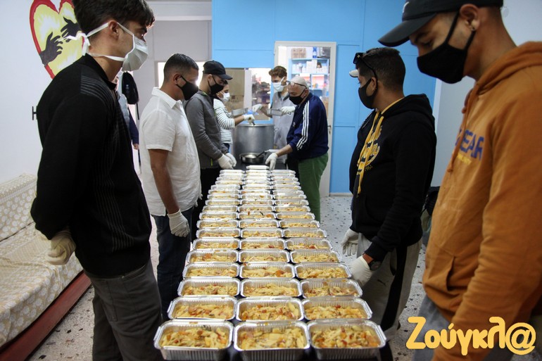 Έτσι απλά, χωρίς να επιζητούν την προβολή, οι εθελοντές της ομάδας  προσφέρουν βοήθεια σε περιόδους δύσκολες όπως αυτή που βιώνουμε όλοι σήμερα