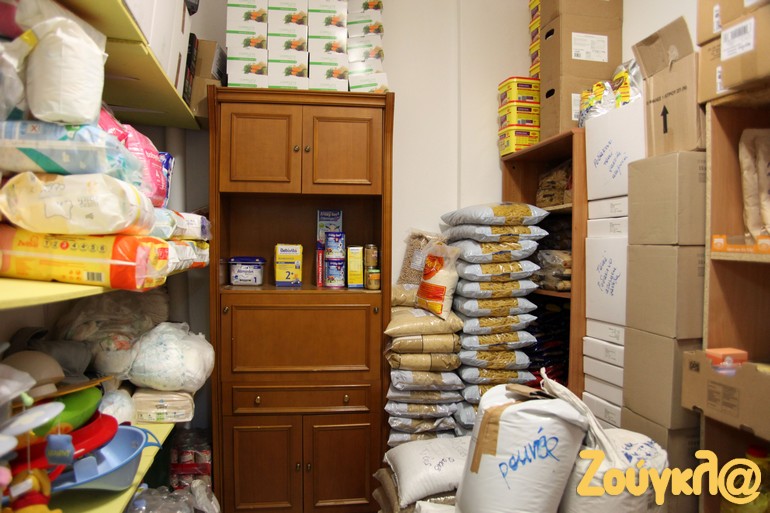 Τεράστια η προσφορά του κόσμου στην προσπάθεια του Φελίπε- Εδώ η αποθήκη με κάποια τρόφιμα