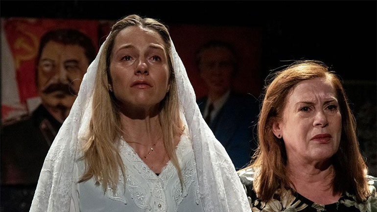 «Η Χώρα που ποτέ δεν πεθαίνεις» με την Αμαλία Αρσένη στο Θέατρο Σταθμός