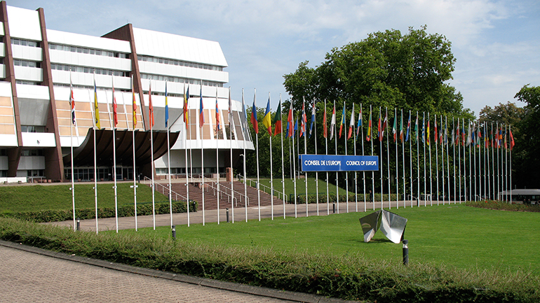 Το Συμβούλιο της Ευρώπης καλεί τα κράτη να απαγορεύσουν τις επαναπροωθήσεις μεταναστών στα σύνορα