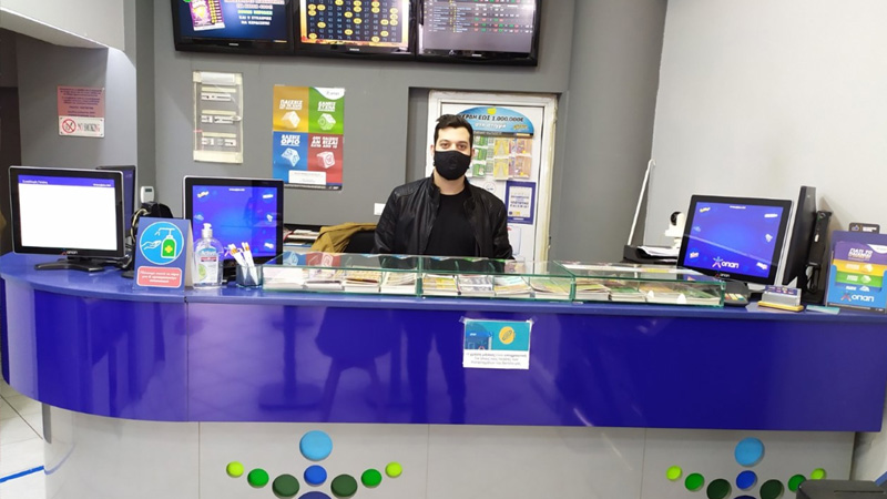  Ο κ. Σταύρος Παπαγιάννης, υπεύθυνος ενός καταστήματος ΟΠΑΠ στη Θεσσαλονίκη