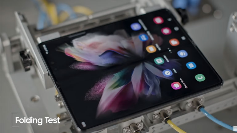Η Samsung αποκαλύπτει τις ενδελεχείς δοκιμές που πραγματοποιεί στα αναδιπλούμενα smartphones