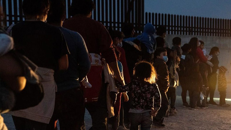 Αυξάνεται η πίεση στον Τζο Μπάιντεν λόγω του μεταναστευτικού