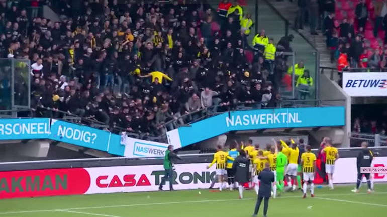 Λύγισε κερκίδα, υπό το βάρος τον οπαδών