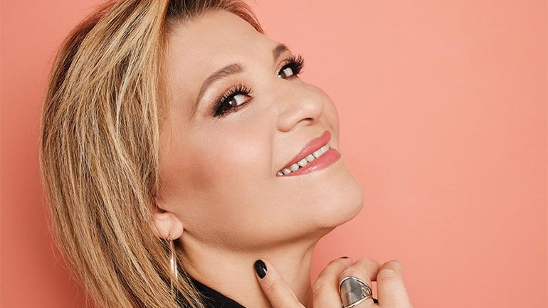 Γιώτα Νέγκα: «Τραγουδώντας την Ευτυχία», στο Θέατρο Ακροπόλ