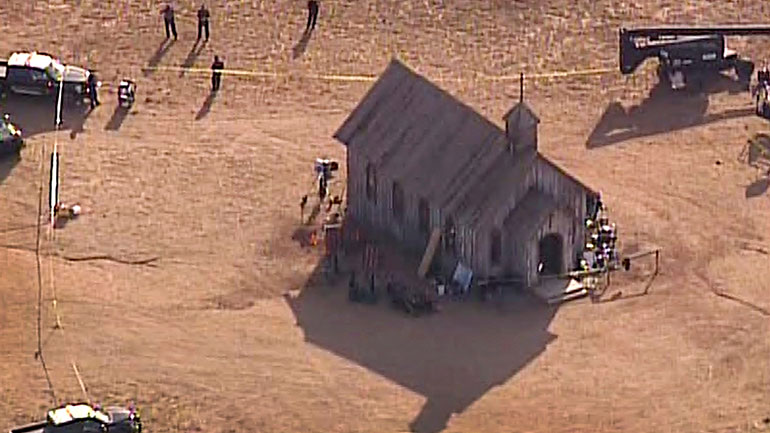 ΗΠΑ: Μία νεκρή και ένας τραυματίας στα γυρίσματα της ταινίας «Rust» – Ατύχημα με όπλο που έριχνε «άσφαιρα»