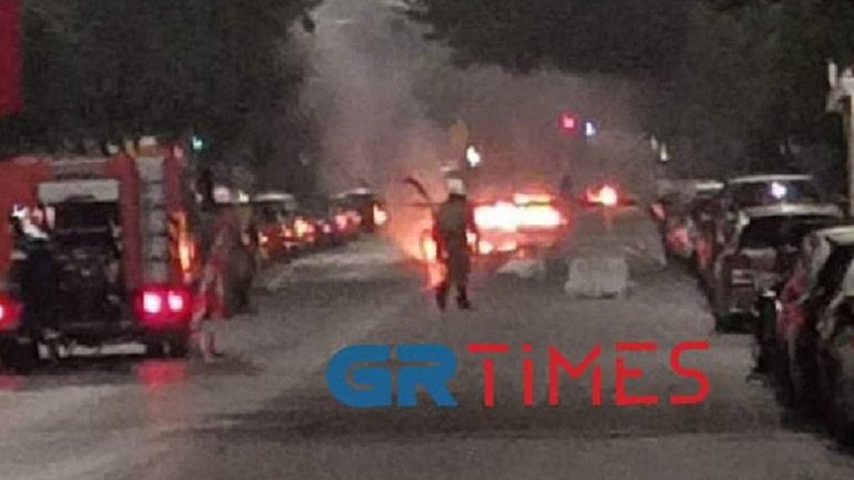 Θεσσαλονίκη: Επίθεση με μολότοφ σε διμοιρία των ΜΑΤ έξω από το τουρκικό προξενείο