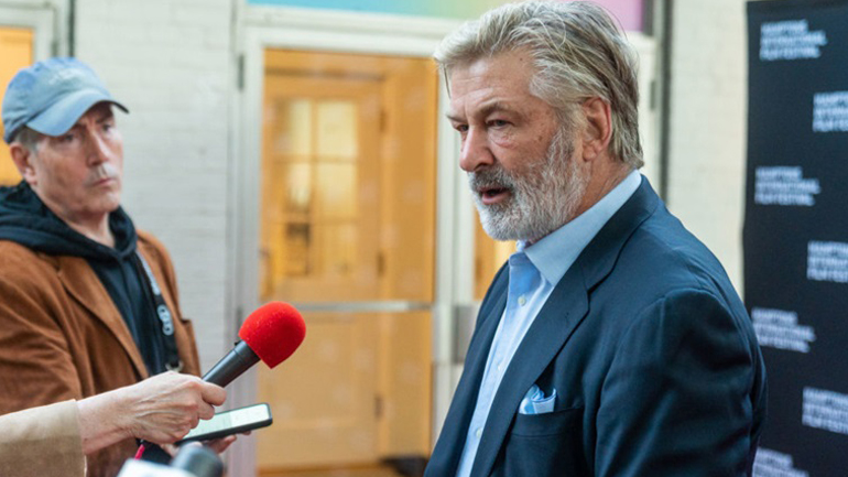 Μα, ρε, μπαμπά, το πιστόλι δεν έχει σφαίρα μέσα…