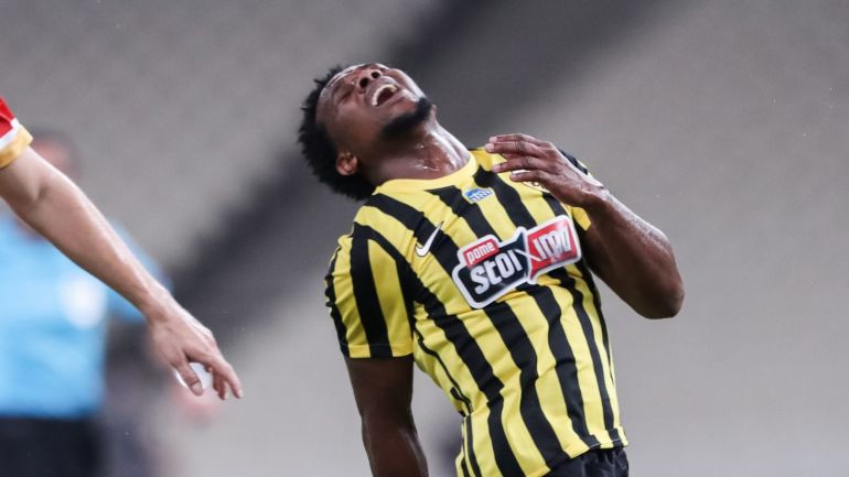 Σοκαριστικός τραυματισμός για τον Λιβάι Γκαρσία – Αγωνία στην ΑΕΚ