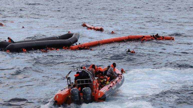 Ιταλικά μέσα ενημέρωσης: Κινδυνεύουν 128 μετανάστες στην κεντρική Μεσόγειο
