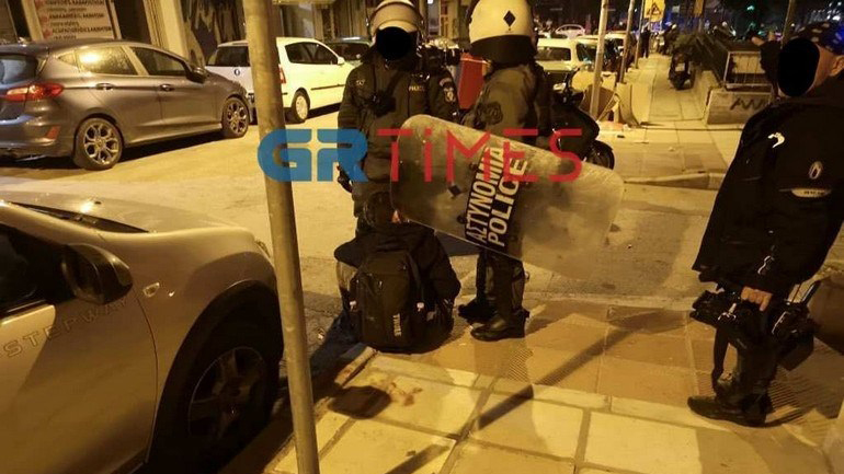 Θεσσαλονίκη: Σε συλλήψεις μετατράπηκαν οι τέσσερις προσαγωγές για τα επεισόδια του Σαββάτου